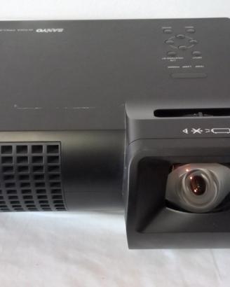 Proiettore Sanyo ottica corta HDMI