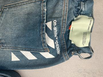 Jeans slim fit low crotch con cintura “belt”