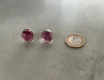 Orecchini a bottone con pietra sfaccettata