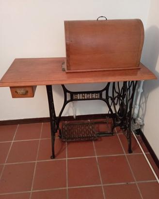 SINGER a pedale vintage in ghisa originale