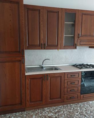 Cucina come in foto. 3 mt lineare