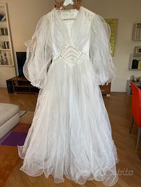 Abito da sposa in tulle bianco