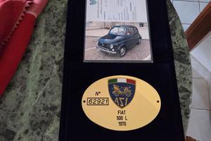 Fiat 500L  d'epoca con targa oro