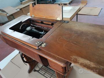 Cucitrice Singer con mobiletto noce massello