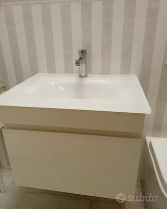 Mobile bagno bianco con lavabo in vetro