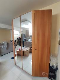 Due Armadi a specchio + Struttura letto