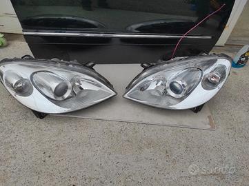 Fanali anteriori Mercedes-Benz classe B W 246