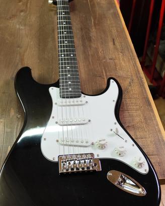 Stratocaster nera 