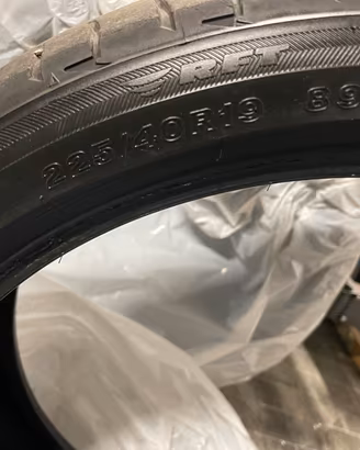 Pneumatici Estivi Bridgestone Potenza S001 RFT