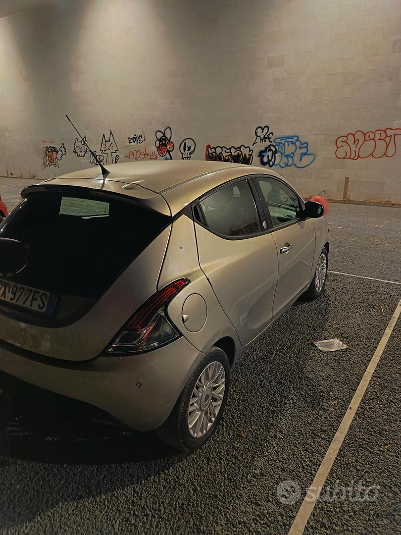 Lancia Ypsilon 2014 photo 2