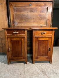 Coppia di comodini rustici in legno massello