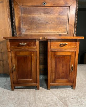 Coppia di comodini rustici in legno massello