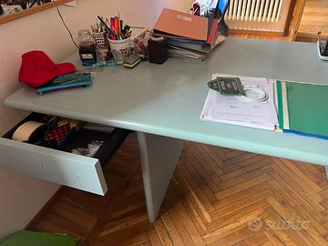 Scrivania legno massiccio con cassetto