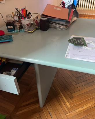 Scrivania legno massiccio con cassetto