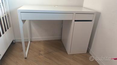 Scrivania bianca