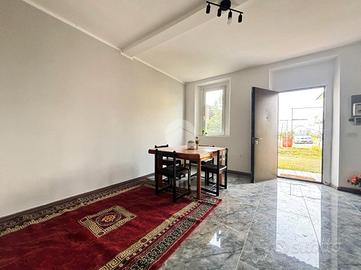 VILLA A SCHIERA A VOGHERA