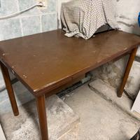 Tavolo rettangolare prolungabile