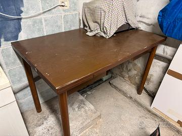 Tavolo rettangolare prolungabile