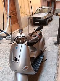 vespa scooter 125
