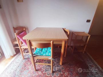 tavolo con sedie 