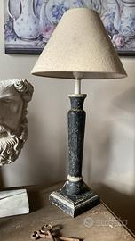 Lampada da tavolo in patina antica