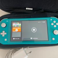 Nintendo Switch Lite con custodia