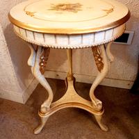 Tavolino in stile Veneziano