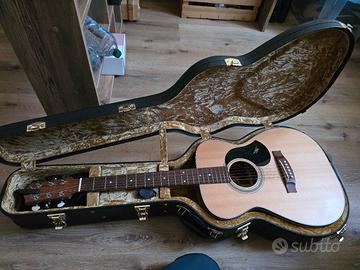 Chitarra Maton con custodia originale rigida