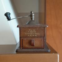 coppia di riproduzioni di macinacaffè 