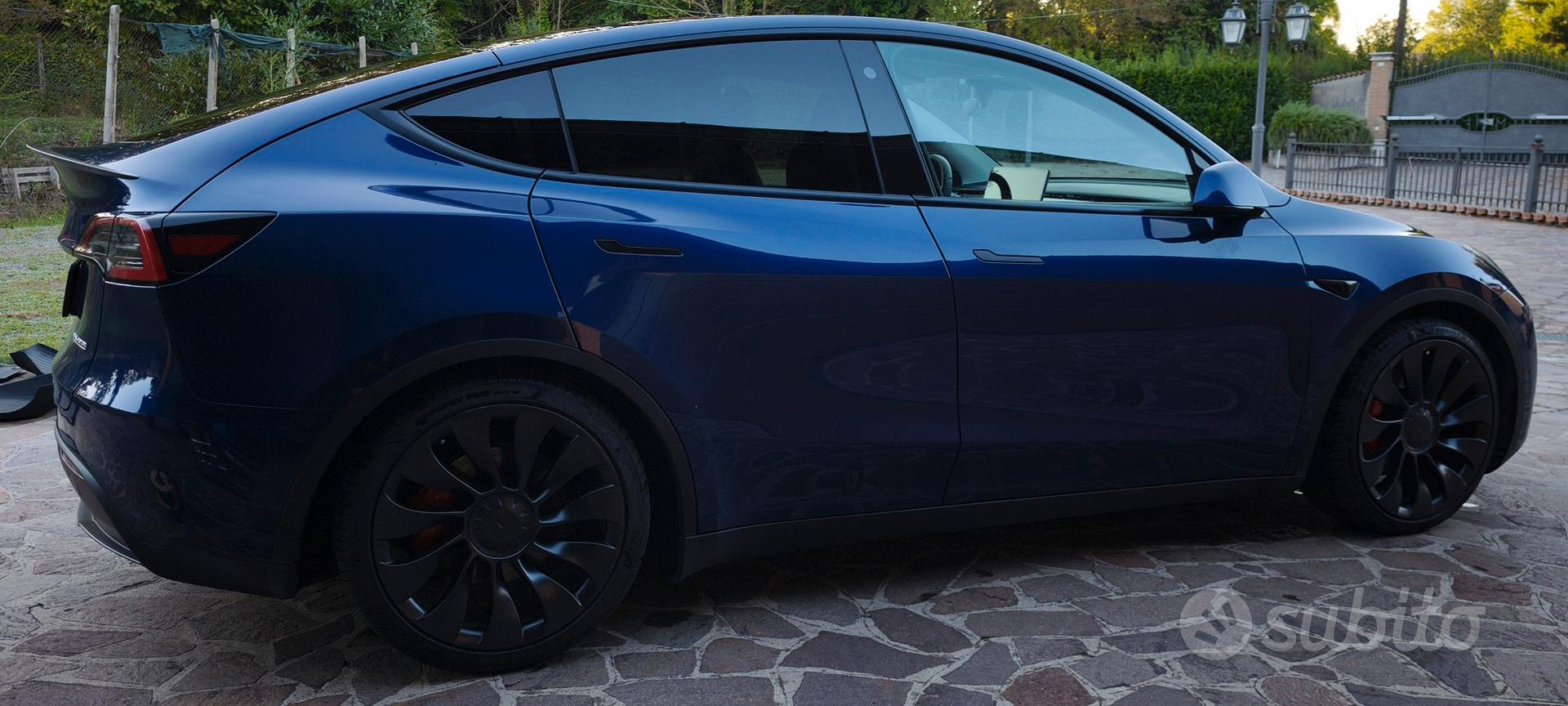 Tesla Model Y 2023 photo 2