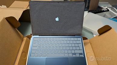 Apple MacBook NUOVO MAI USATO NÉ REGISTRATO