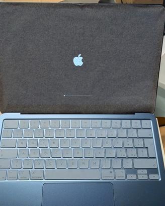 Apple MacBook NUOVO MAI USATO NÉ REGISTRATO