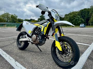 Husqvarna 701 supermoto