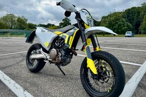 Husqvarna 701 supermoto