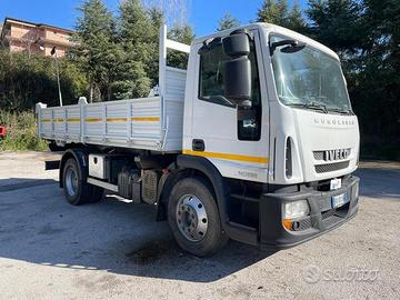 Iveco eurocargo 140e22 con ribaltabile trilaterale