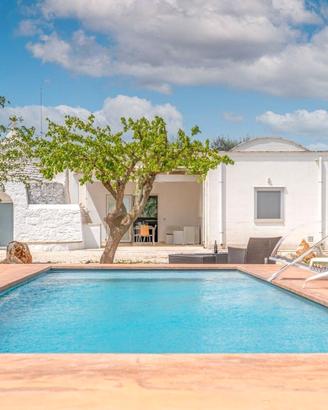 Villa con trullo e piscina