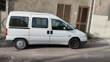 FIAT Scudo con pedana per disabili