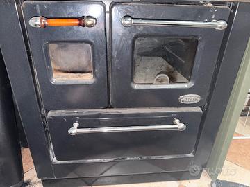 Cucina economica a legna con forno e piano cottura