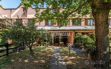 Villetta a Schiera su Quattro Livelli con Giardino