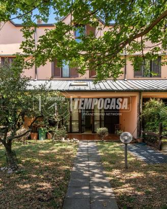 Villetta a Schiera su Quattro Livelli con Giardino