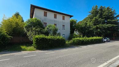 Casa singola con 3000 mq terreno edificabile