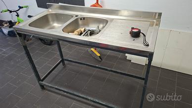lavello in acciaio 