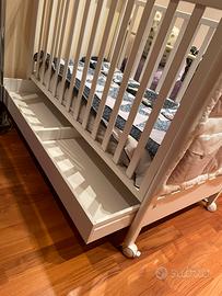 Lettino in legno bianco per bimbi fino a 18kg