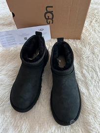 Stivali da neve UGG Classic Super Mini neri/40