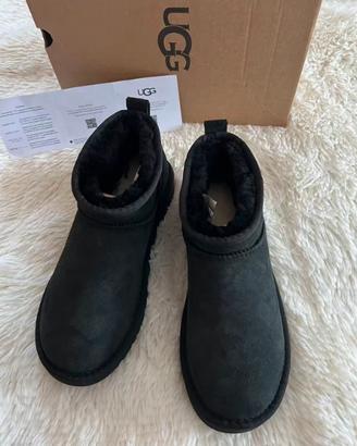 Stivali da neve UGG Classic Super Mini neri/40
