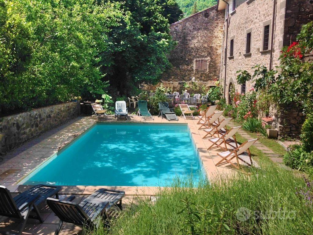 Villa di 700 m² con più di 5 locali e box auto a L - Vista 2