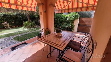 Casa con giardino
