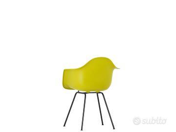 Sedia Vitra Eames Plastic Armchair RE DAX