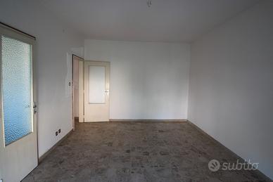 Luminoso appartamento bicamere da ristrutturare