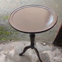 Tavolino a treppiedi vintage in legno